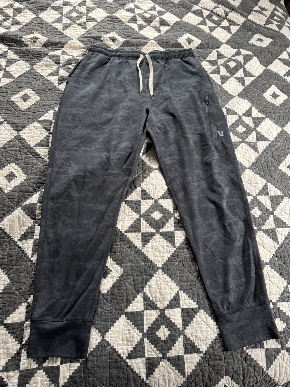 Vuori Men's Black Camo Joggers